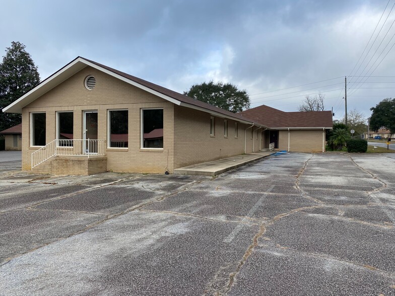 Primary Photo Of 300 Arlington Dr, Vidalia Office For Sale