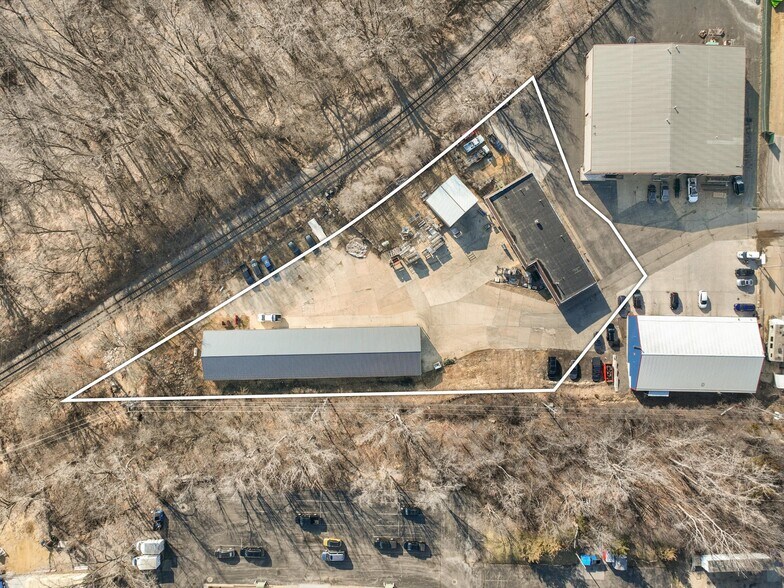 More Photos Of 1000 Century Cir, Dubuque Flex For Lease