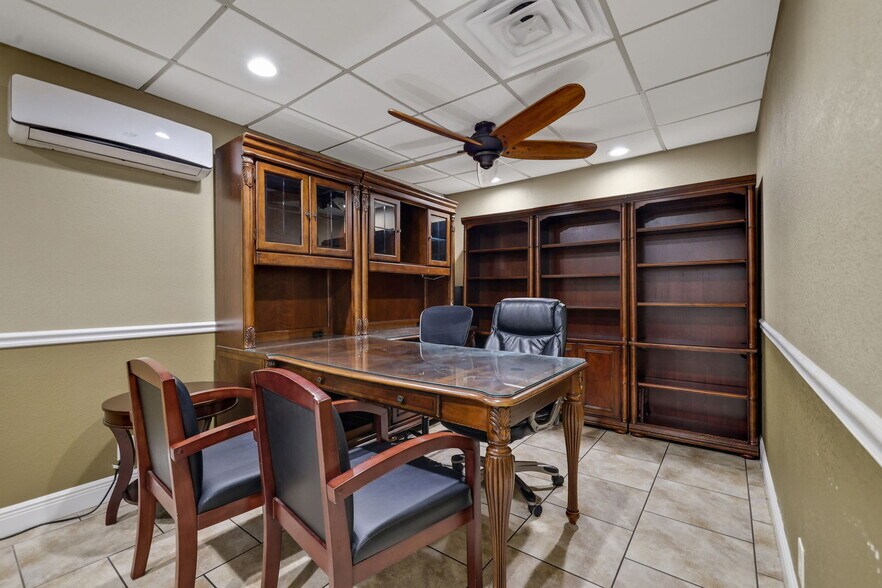 More Photos Of 4608 Norwood Ave, Jacksonville Office For Lease
