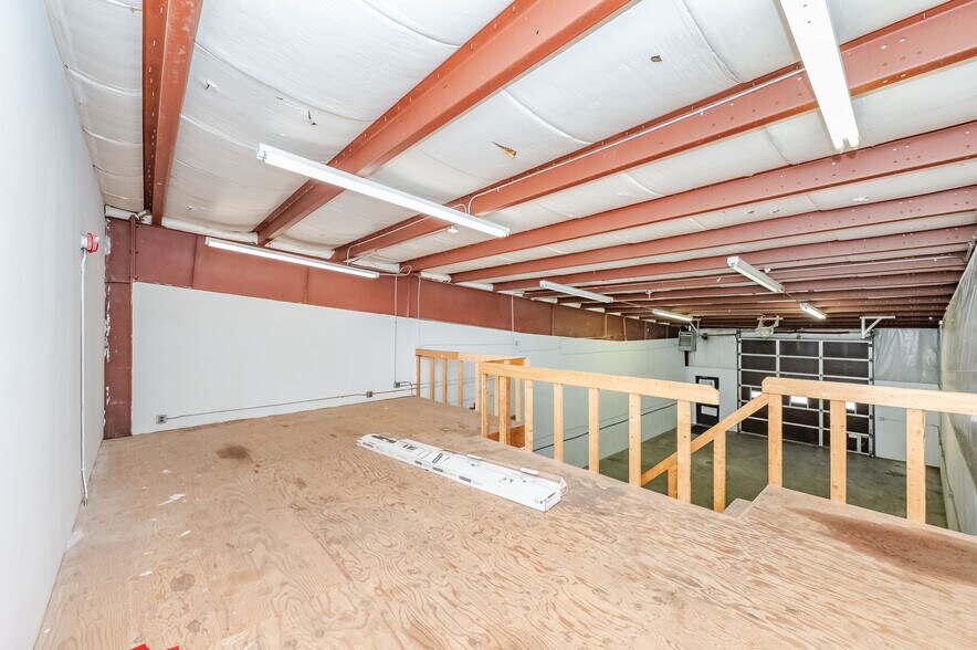 More Photos Of 16 Kingston Rd, Exeter Light Manufacturing For Sale