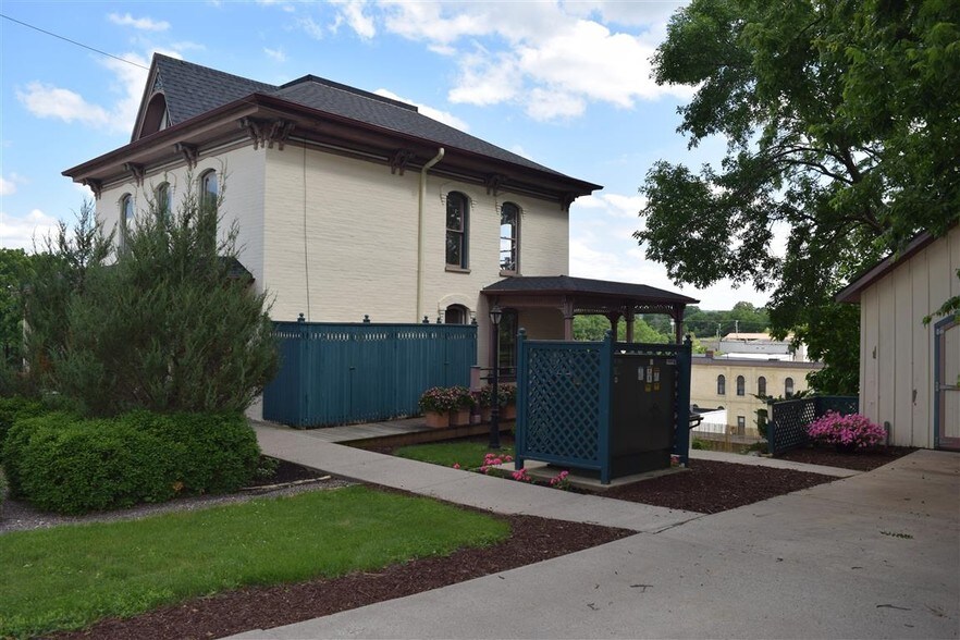 More Photos Of 138 1st St, Baraboo Office For Sale