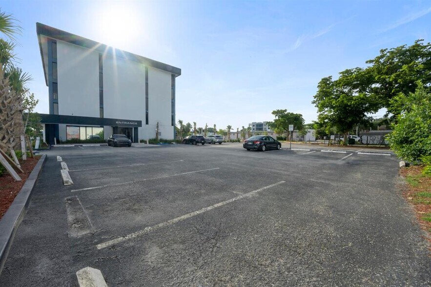 More Photos Of 2131 Hollywood Blvd, Hollywood Office Residential For Lease