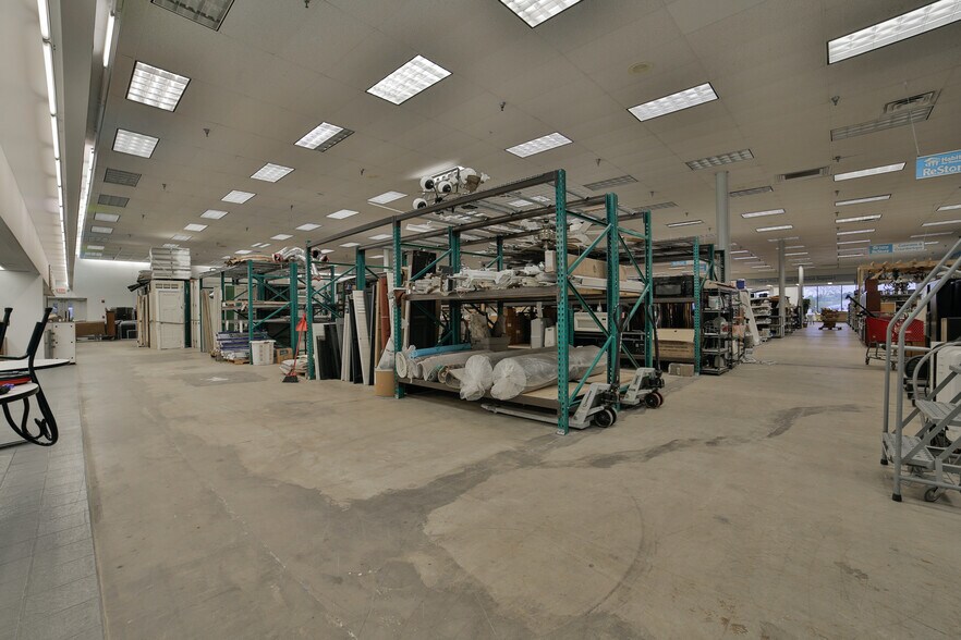 More Photos Of 9408 Apison Pike, Ooltewah Storefront For Lease