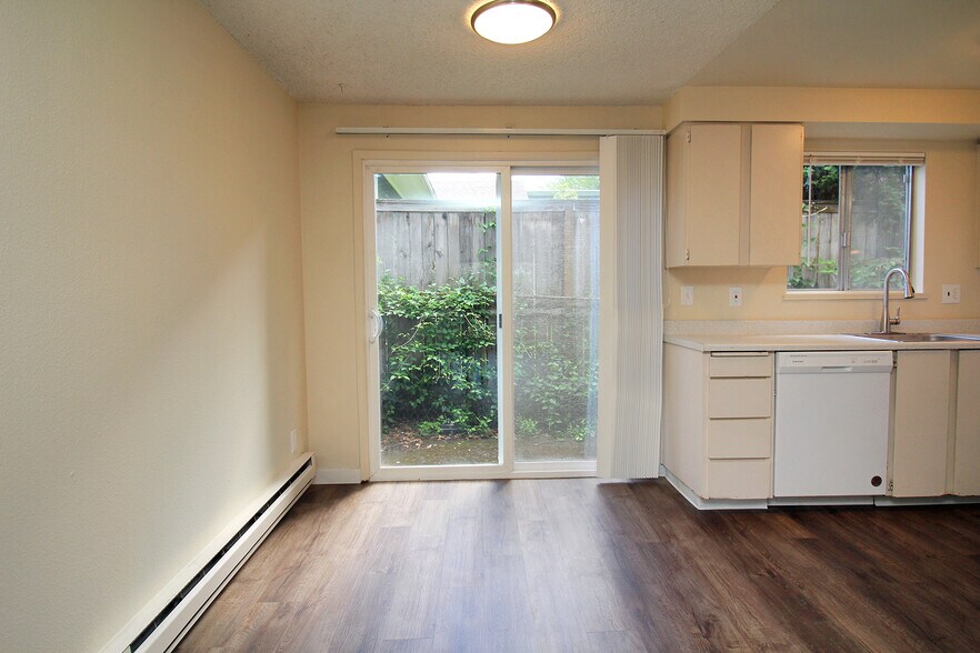 More Photos Of 1822 SE Ash St, Portland Multifamily For Sale