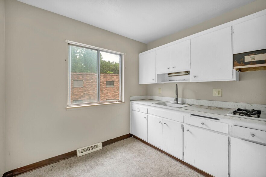 More Photos Of 818-850 S Green Rd, South Euclid Apartments For Sale
