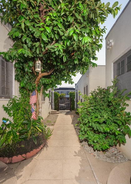 More Photos Of 1520 Menlo Ave, Los Angeles Apartments For Sale