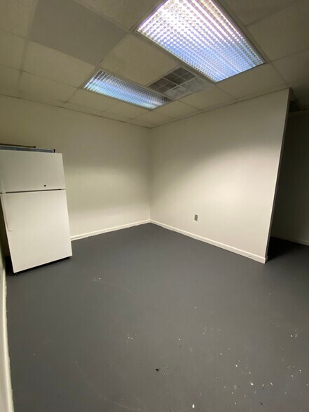 More Photos Of 551 Ellis St, Augusta Auto Dealership For Lease