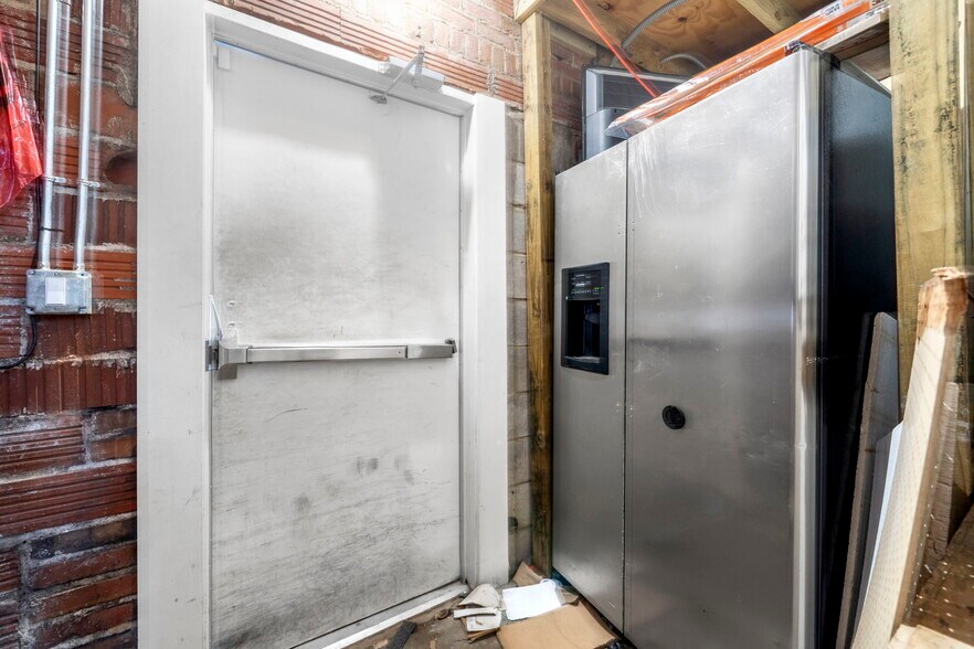 More Photos Of 174 Miracle Strip Pky SE, Fort Walton Beach Storefront For Lease