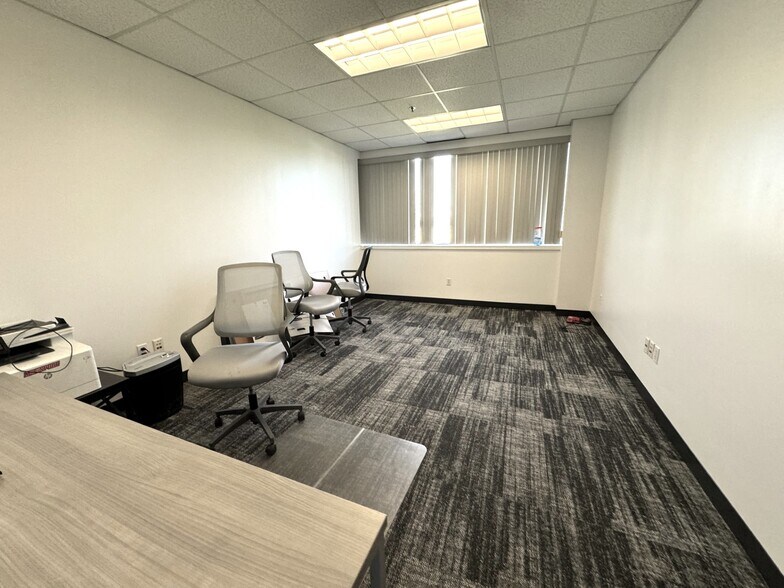 More Photos Of 4 Betty St, Everett Flex For Lease