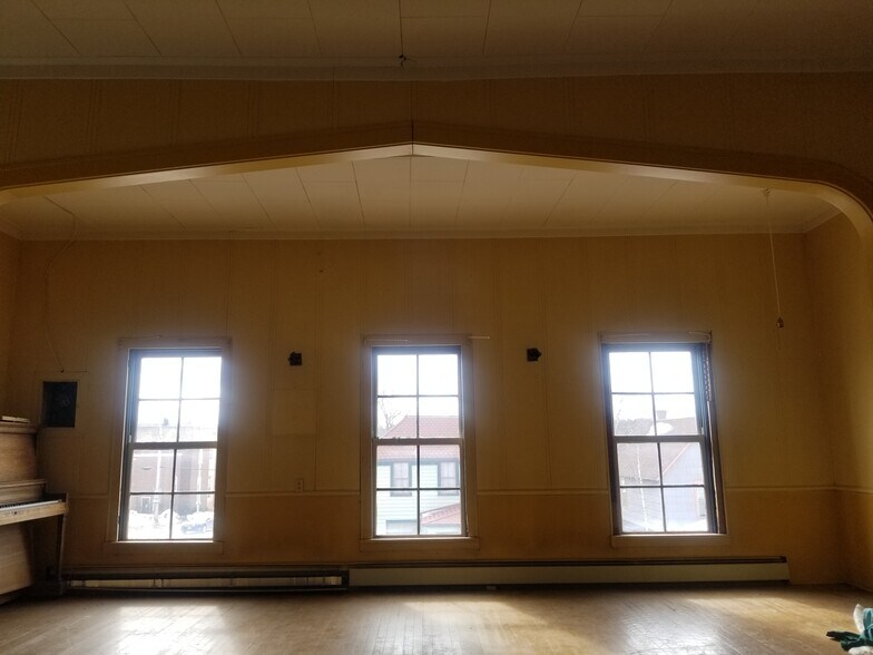 More Photos Of 145 E Chapman St, Ely General Retail For Sale