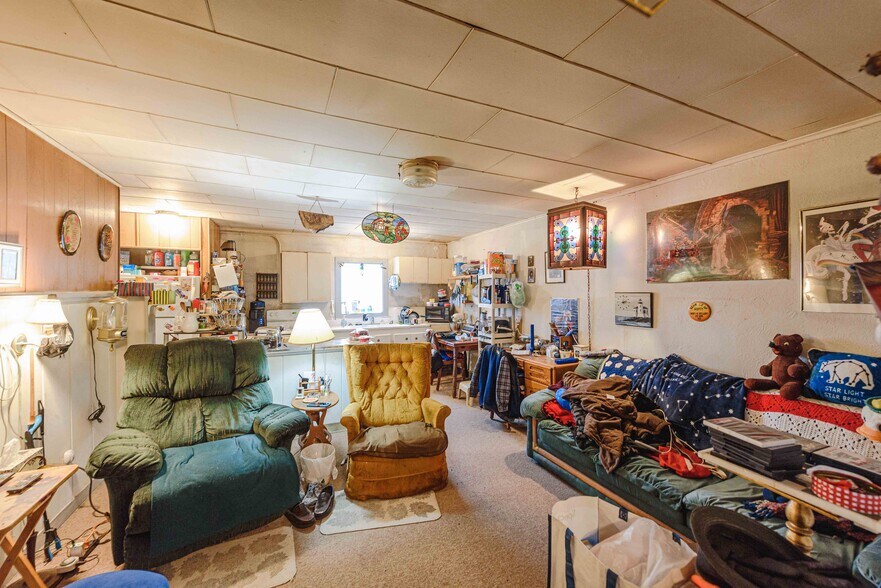 More Photos Of 562 Newmark St, Coos Bay Storefront For Sale