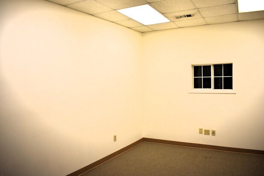 More Photos Of 17 E Railroad St, Montgomery Industrial For Lease