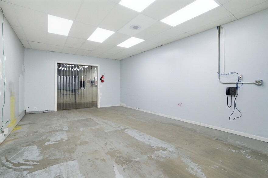 More Photos Of 95 Runnells Bridge Rd, Hollis Manufacturing For Sale