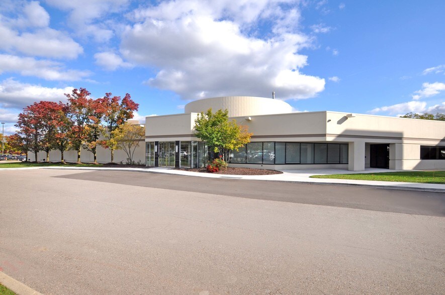 Primary Photo Of 34555 W 12 Mile Rd, Farmington Hills Office For Sale