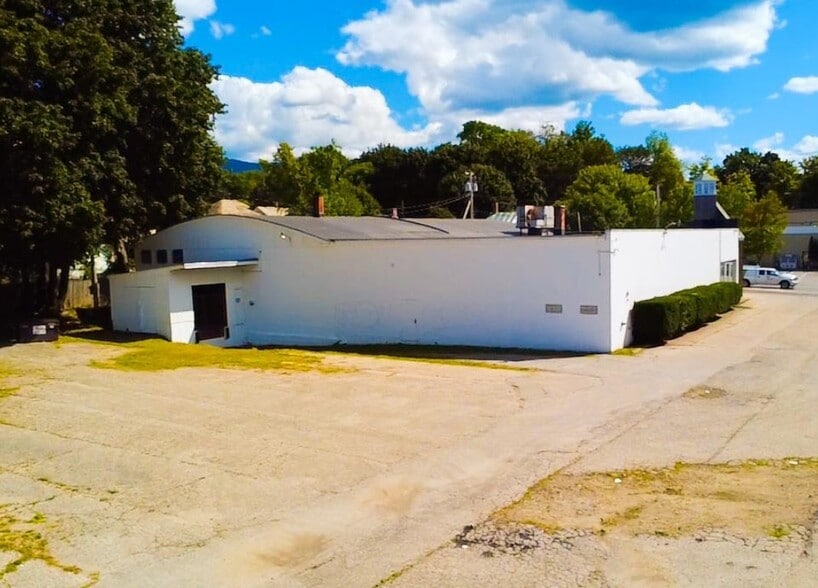 More Photos Of 736 Main St, Bennington Specialty For Sale
