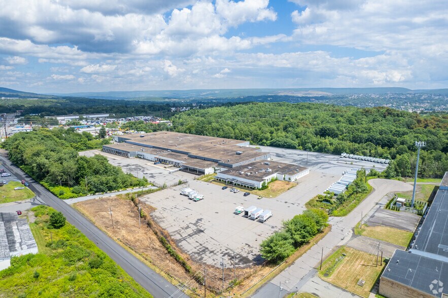 More Photos Of 1000 N South Rd, Scranton Warehouse For Lease