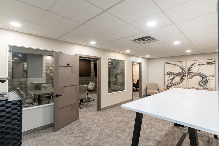 More Photos Of 810 S Casino Center Blvd, Las Vegas Office For Lease