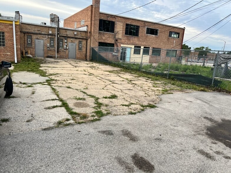 More Photos Of 1406 W Roosevelt Rd, Broadview Office For Sale