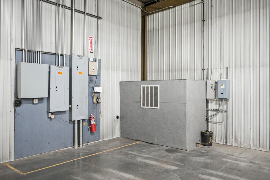 More Photos Of 4811 Curtis Rd, Dodgeville Warehouse For Sale