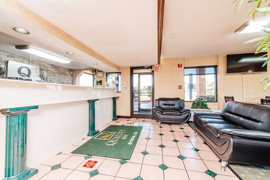 More Photos Of 115 Chapman Rd, Byron Hotel For Sale