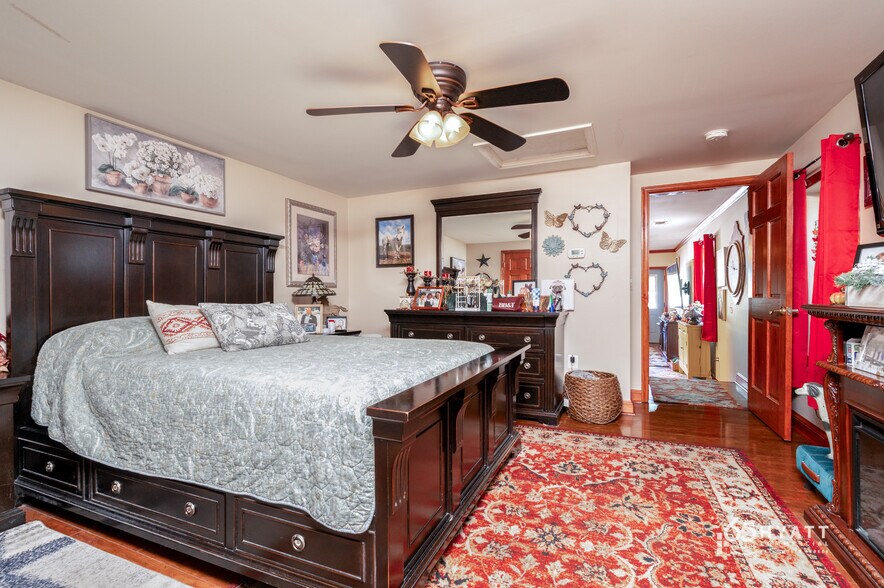 More Photos Of 1466 Snug Harbor Rd, Shady Side Storefront Retail Residential For Sale