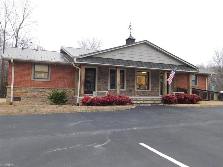 Primary Photo Of 4219 Meadowbrook View Rd, Thomasville Office For Sale