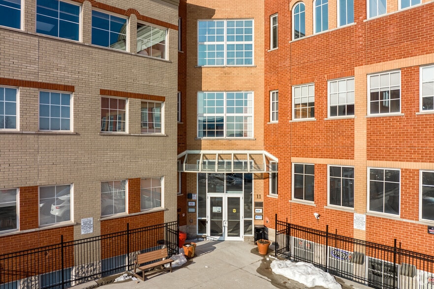 More Photos Of 5045 Orbitor Dr, Mississauga Medical For Lease