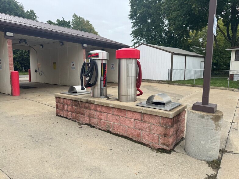 More Photos Of 611 W Liberty St, Wooster Freestanding For Sale