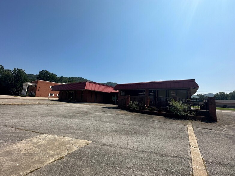 More Photos Of 39 Triangle St, Martin Bank For Lease