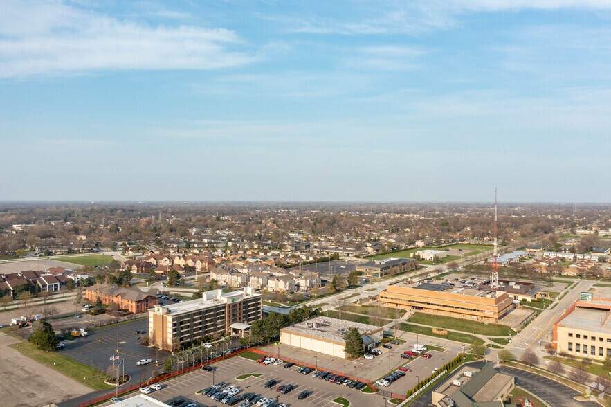 More Photos Of 30000 Van Dyke Ave, Warren Hotel For Lease