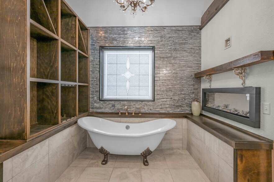 More Photos Of 90917 240th St, Austin Light Distribution For Sale