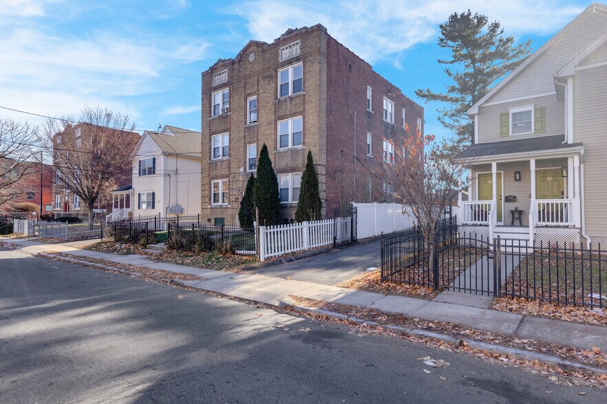 More Photos Of 45 School St, Hartford Apartments For Sale