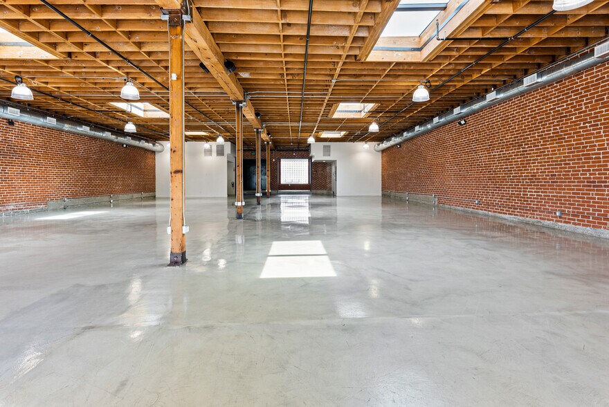 More Photos Of 9018-9022 W Olympic Blvd, Beverly Hills Storefront Retail Office For Sale