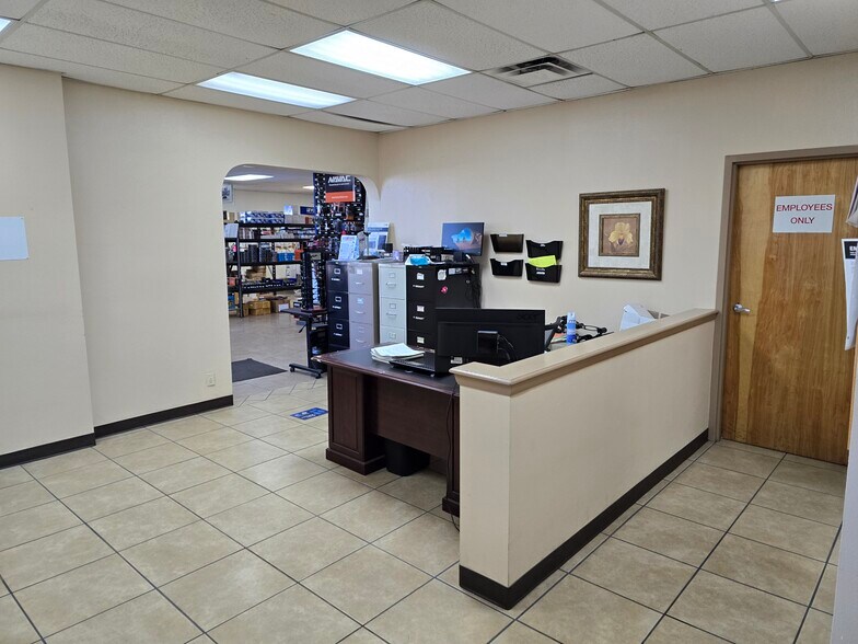 More Photos Of 1220 Barranca Dr, El Paso Light Distribution For Lease