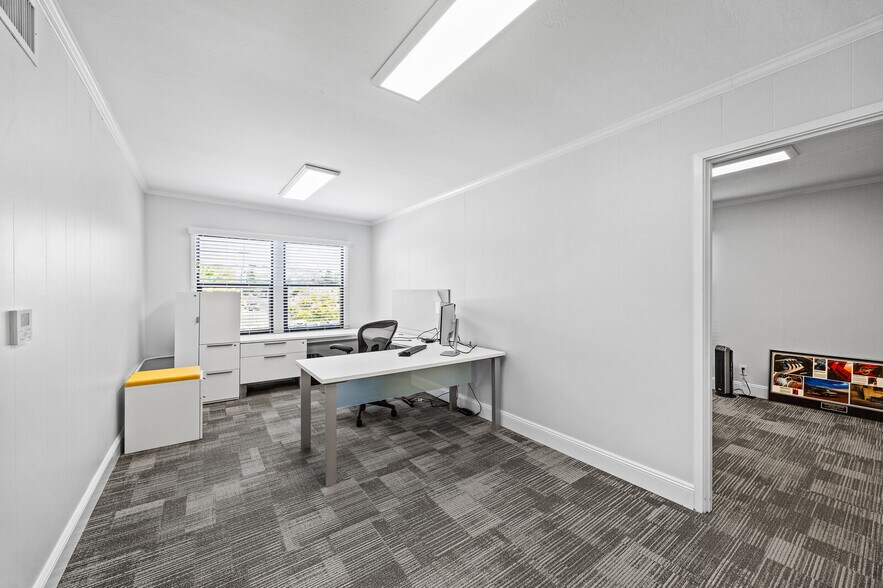 More Photos Of 65 Winslow St, Redwood City Warehouse For Sale