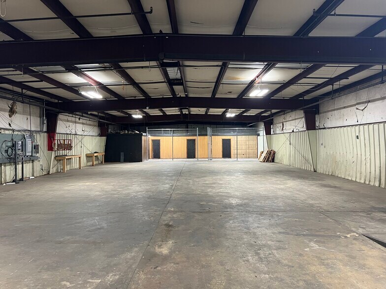 More Photos Of 320 South St, Perry Warehouse For Lease