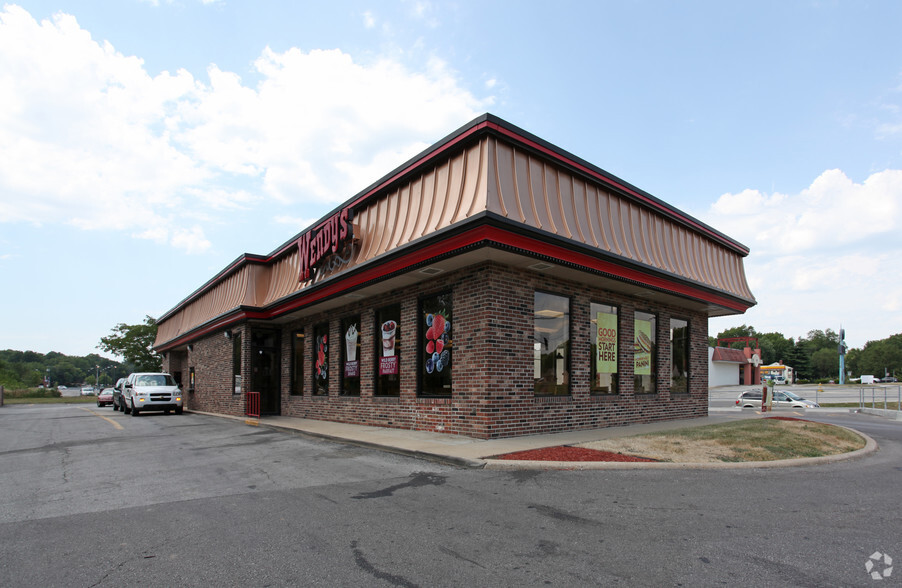 Primary Photo Of 5900 Roeland Dr, Mission Fast Food For Lease