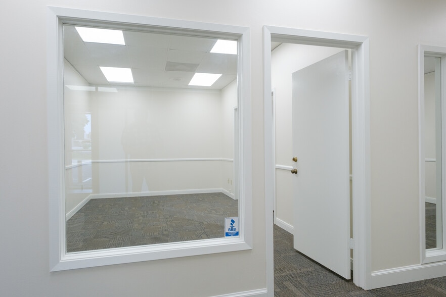 More Photos Of 110 Lincoln Ave, College Station Office For Lease