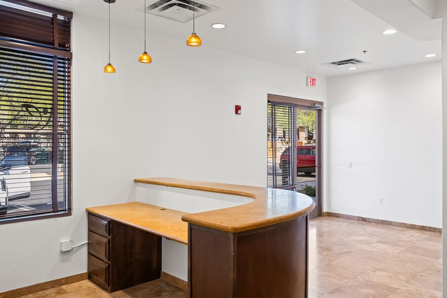 More Photos Of 7336 E Deer Valley Rd, Scottsdale Office For Sale