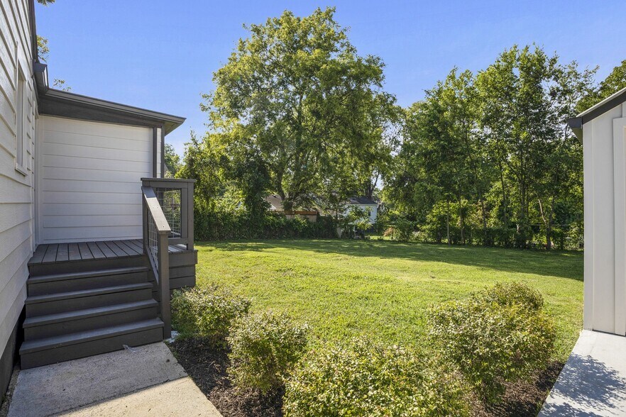 More Photos Of 1303 McGavock Pike, Nashville General Retail For Sale