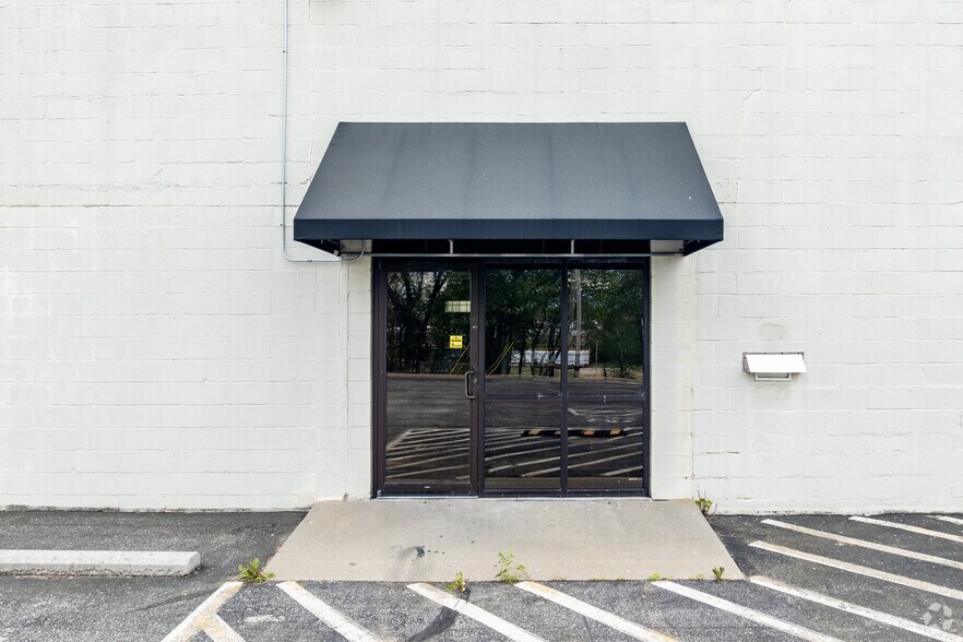 More Photos Of 215 N Grant Ave, Springfield Light Distribution For Lease