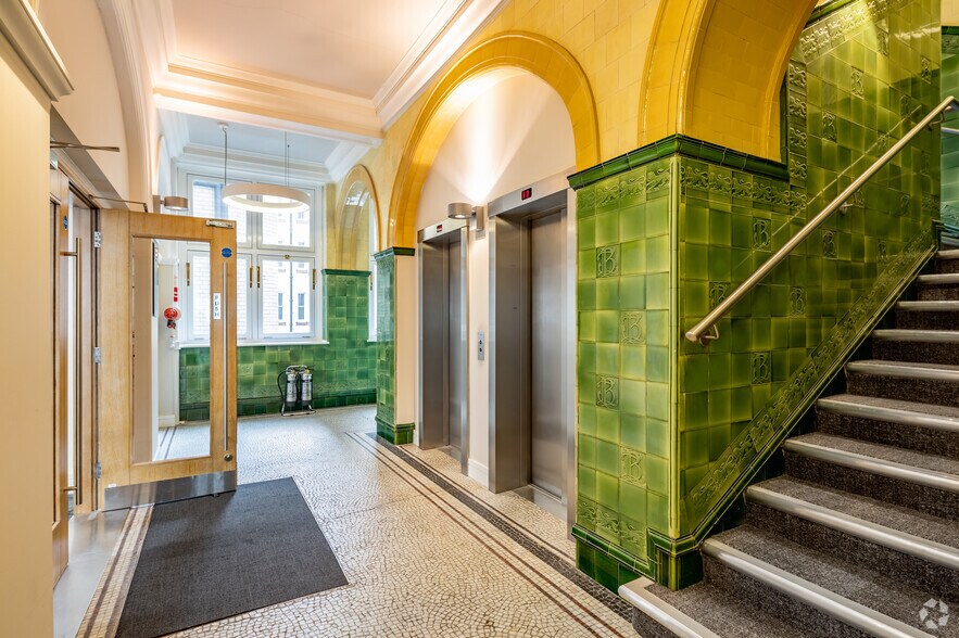 More Photos Of 56 Oxford St, Manchester Office For Lease