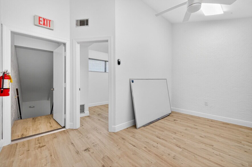 More Photos Of 5235 Ramsey Way, Fort Myers Office For Sale