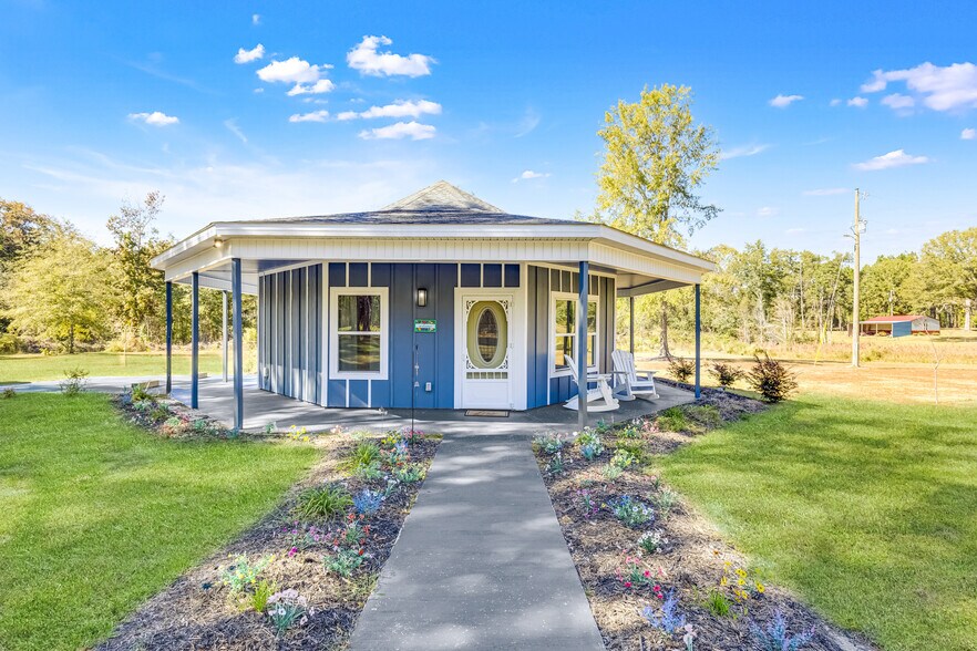 More Photos Of 110 Bethel Village Rd, Eastman Hotel For Sale