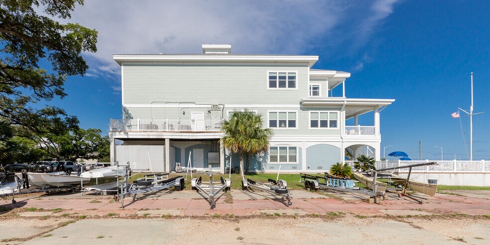 More Photos Of 408 Beach Blvd, Biloxi Freestanding For Sale