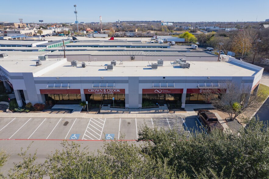 More Photos Of 8666 Huebner Rd, San Antonio Research And Development For Lease