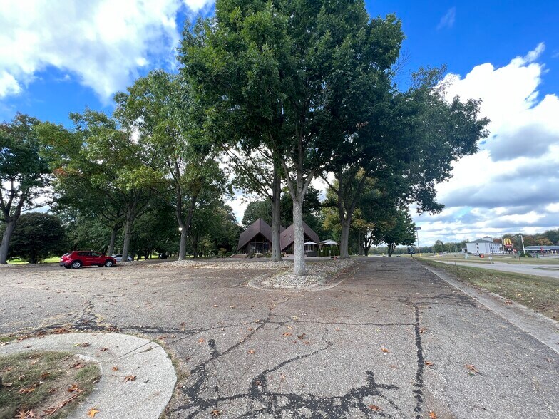 More Photos Of 10804 Wilkshire Blvd, Bolivar Office For Sale