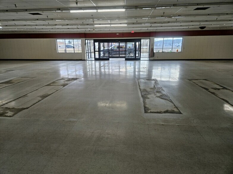 More Photos Of 3330 Highway 10 E, Moorhead Freestanding For Sale