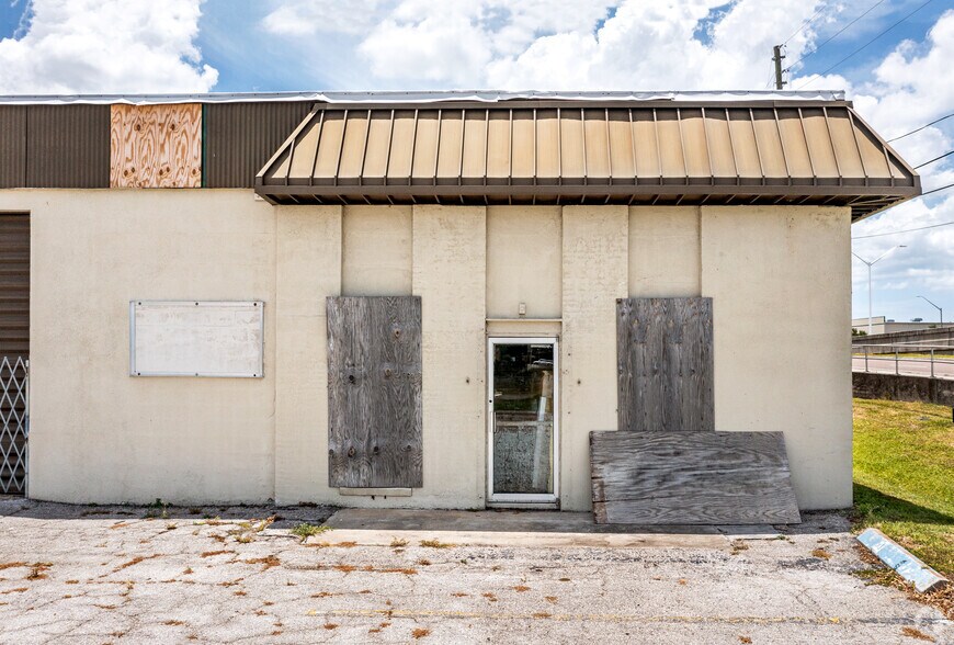 More Photos Of 6750 N Bryan Dairy Rd, Seminole Distribution For Sale