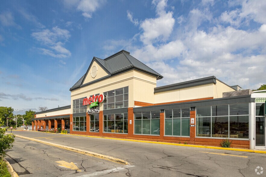 More Photos Of 245-325 Boul Saint-Jean, Pointe-claire Storefront Retail Office For Lease